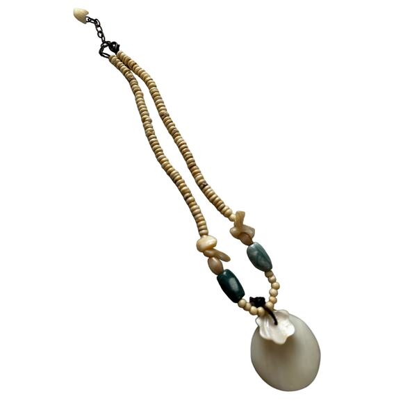 90s Shell Choker Necklace - Picture 3 of 5